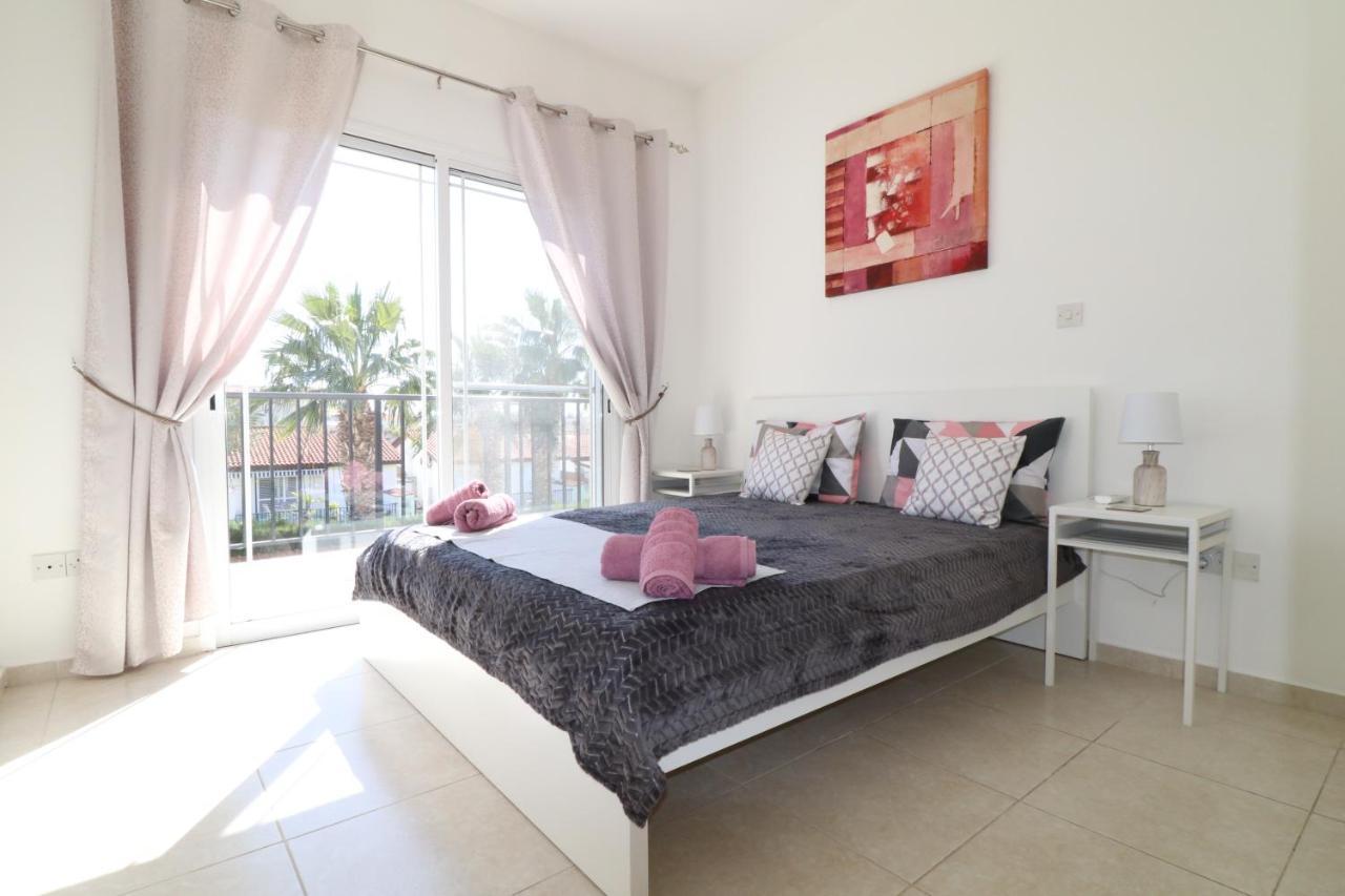 Apartment mit Poolblick