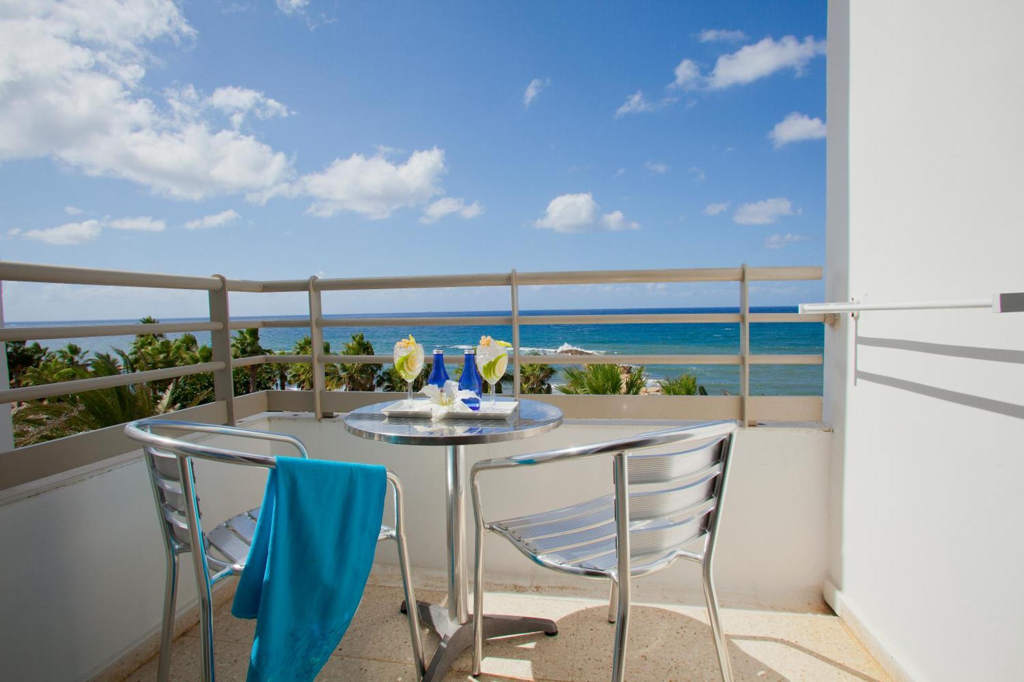 Family Room with Sliding Doors and Sea View