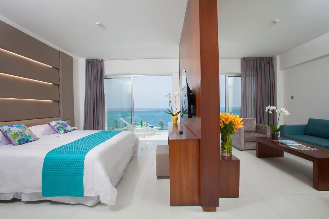 Terrace Suite with Front Sea View