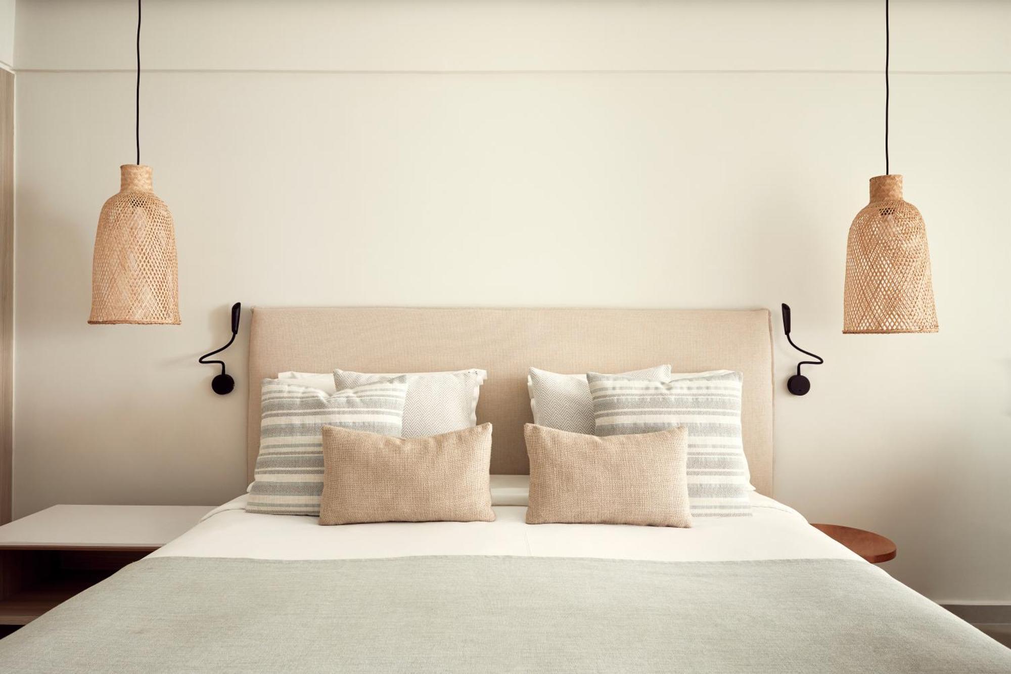 One-Bedroom Suite Sea View