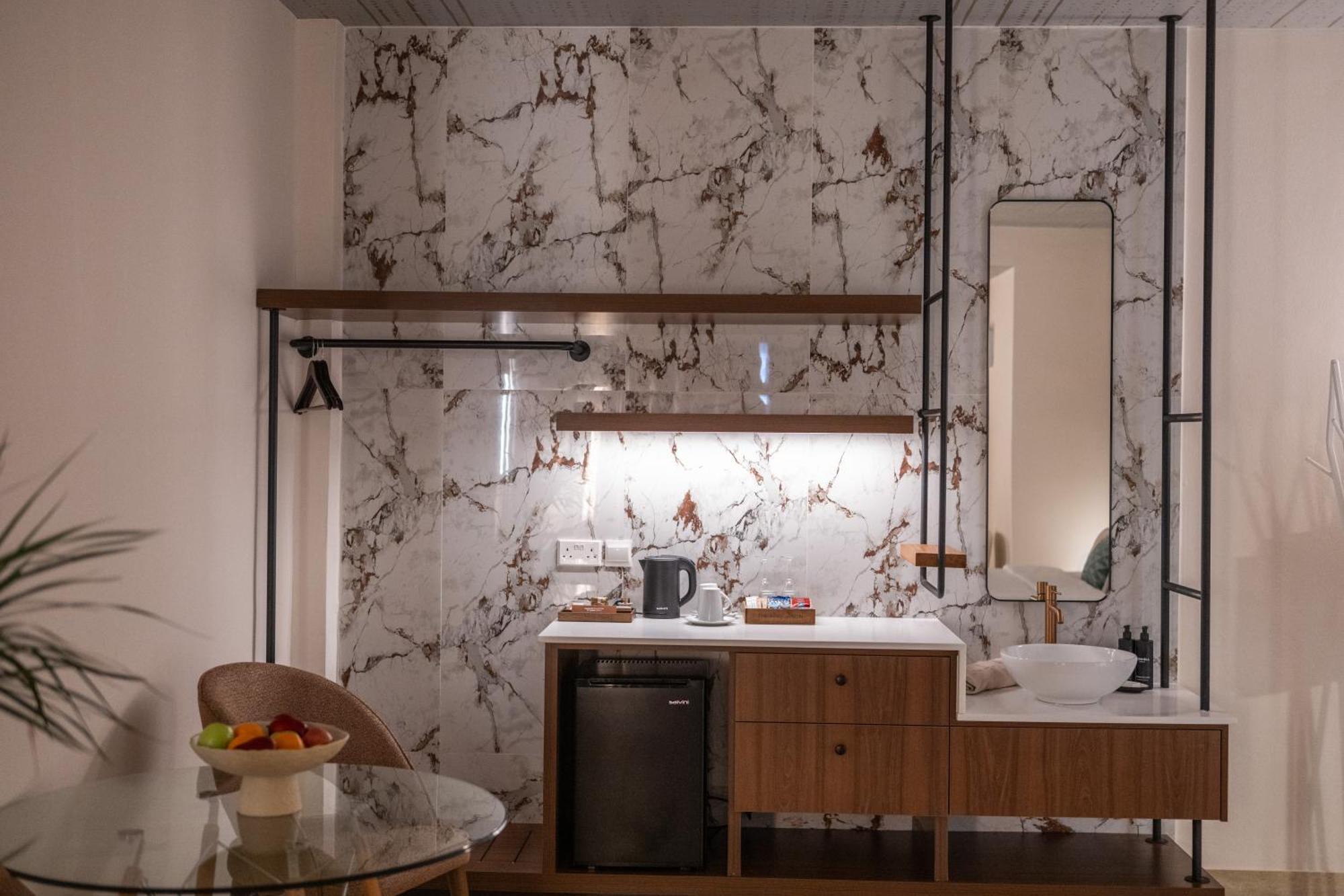 Superior Deluxe Studio