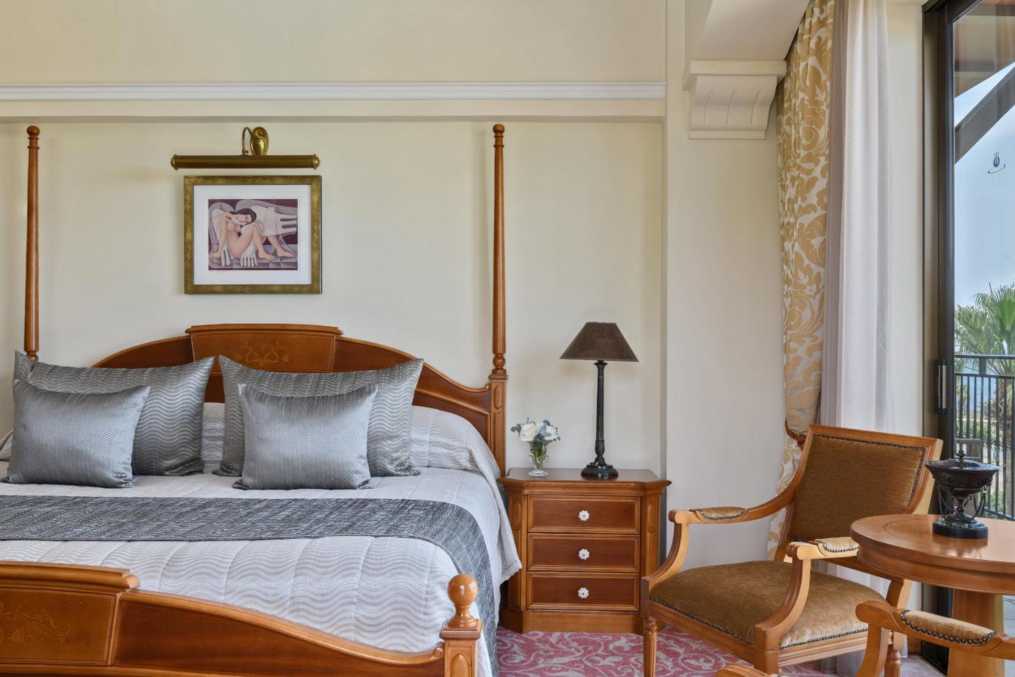 The Queen Verenikis Suite