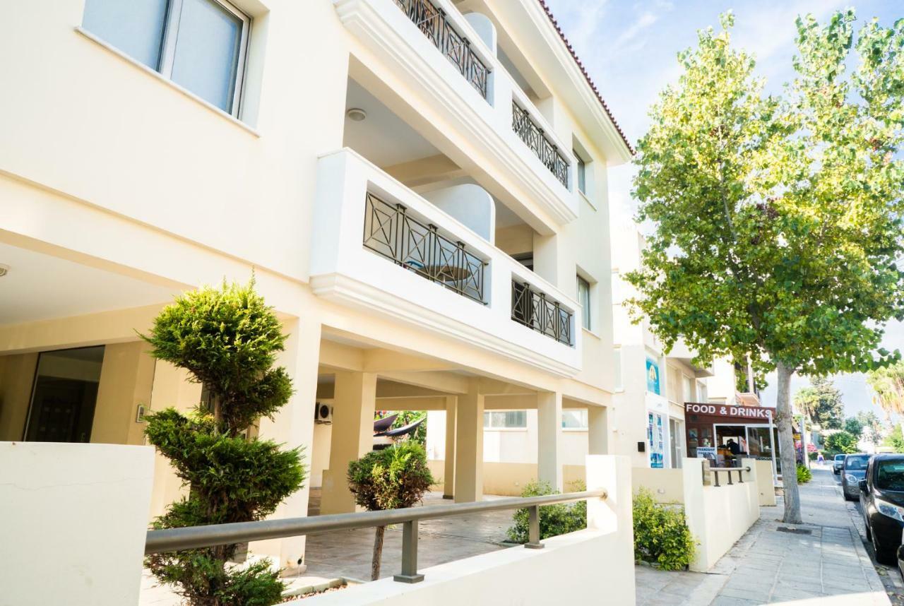 One-Bedroom Apartment with Balcony