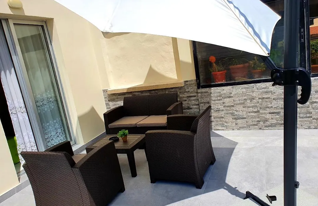 2 Bedroom Cozy Apartment Near Tourist Area, 200M From Sea-1