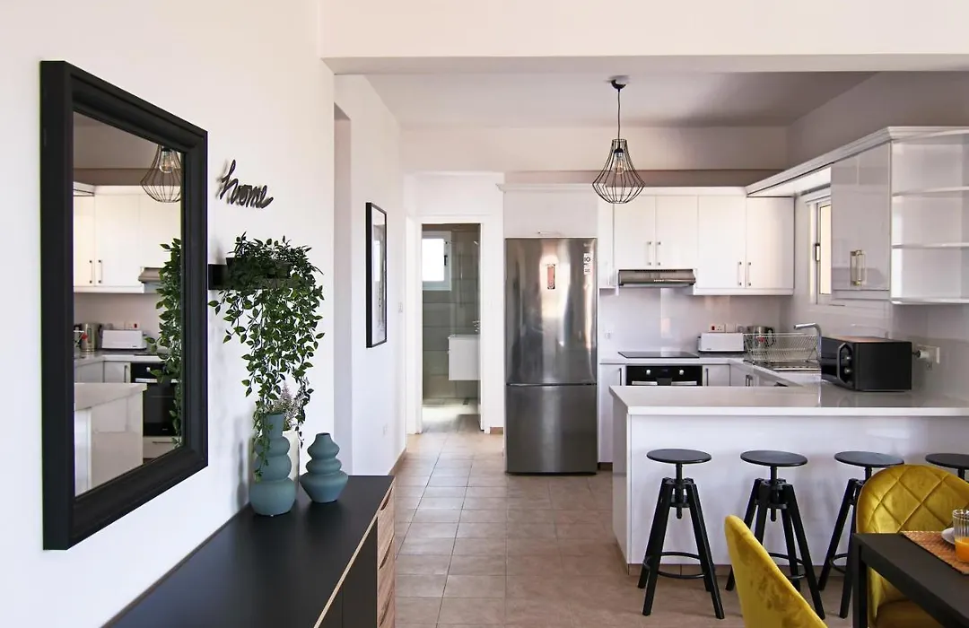 Phaedrus Living Cityview Luxury Flat Walnut Grove-1