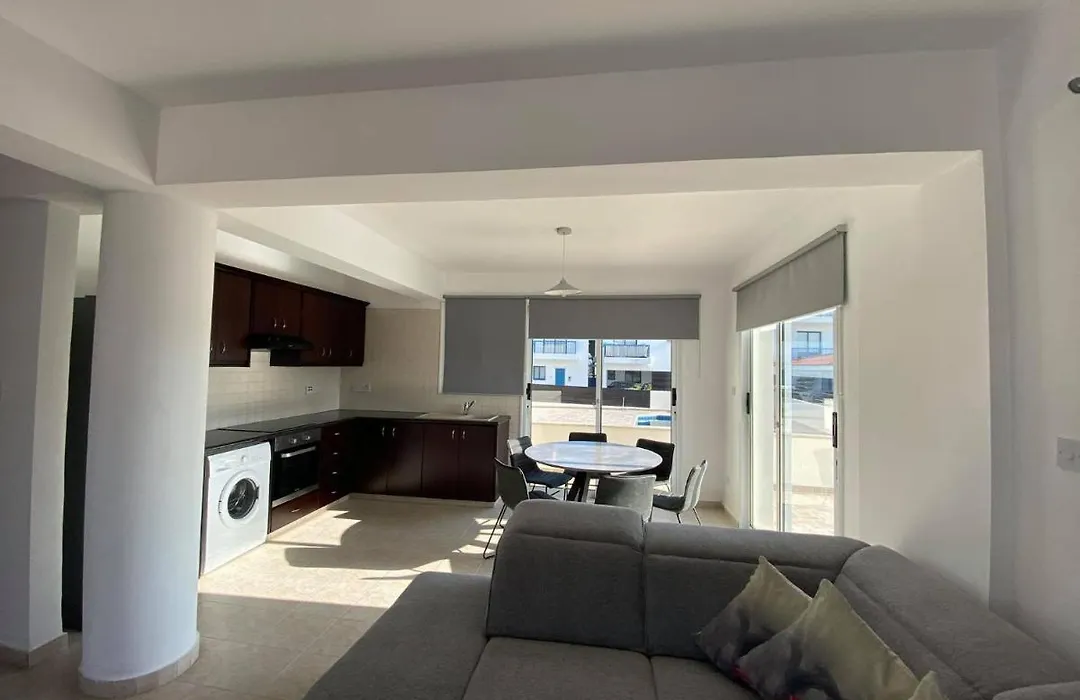Cosy Apartment In Kato Paphos With Pool Access-1