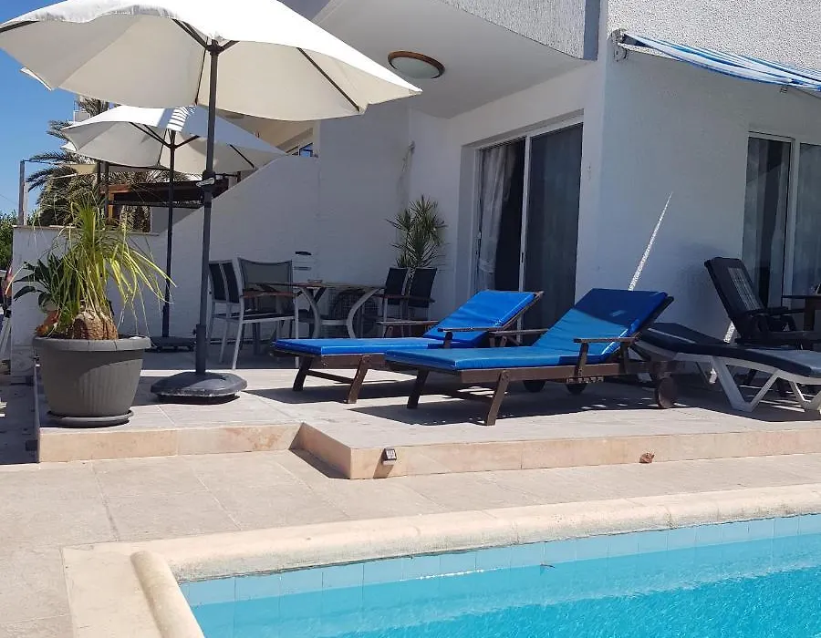 Peaceful Townhouse With Private Pool Near The Sea-1