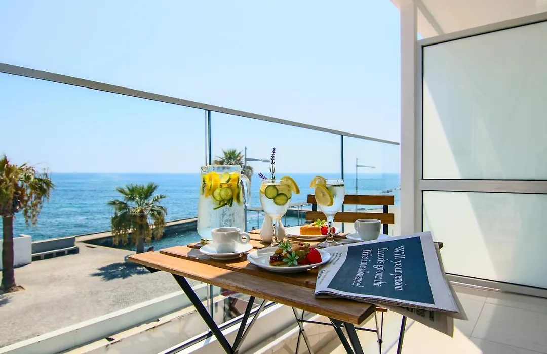 Phaedrus Living Seaview Flat Lighthouse 48-1