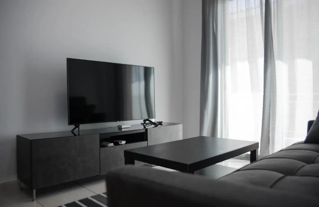 Renovated One Bedroom Apartment In Paphos With Pool-1