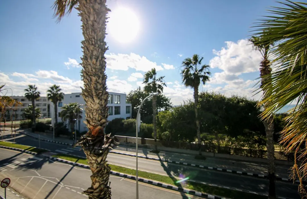 Phaedrus Living: Seaside Flat Constantinos 113-1