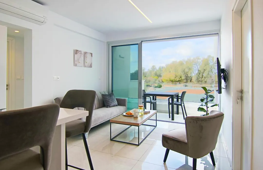 Phaedrus Living - Seaside Executive Flat Harbour 204-1