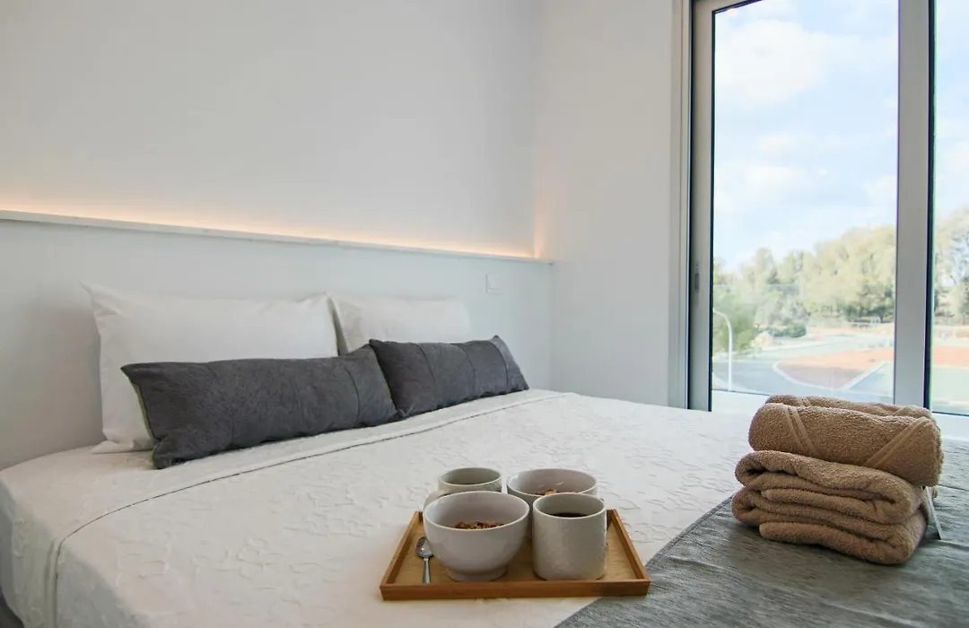 Phaedrus Living - Seaside Executive Flat Harbour 202-1