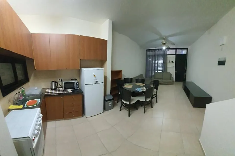Lovely 2 Bedrooms In The Tourist Area In Paphos .-1