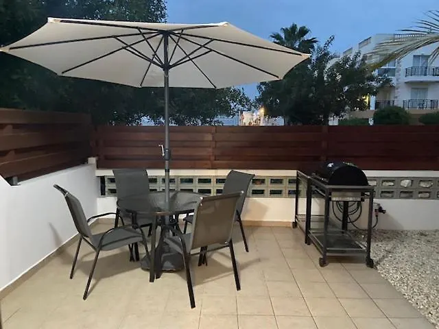 1 Bedroom Garden Flat, Sleeps 4-1