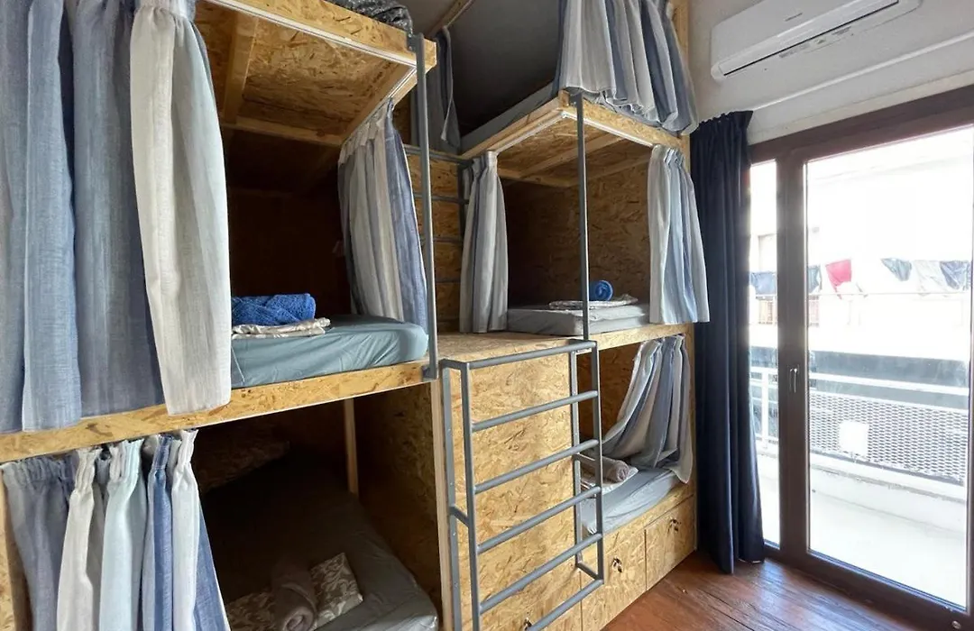 Bee Hostel Paphos-1