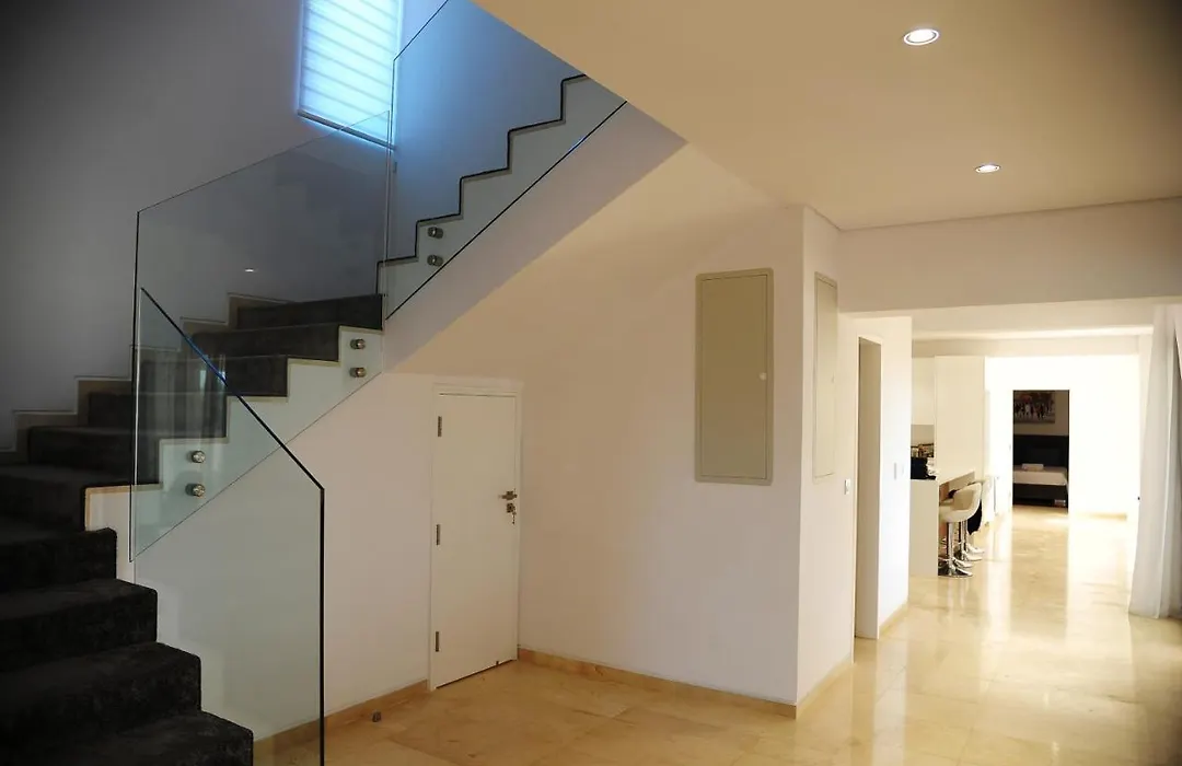 Holiday 6 Bedroom Luxury Villa-1