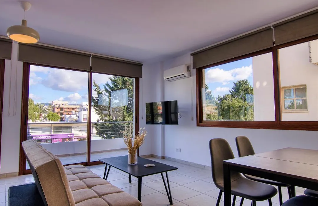 Phaedrus Living: City Flat Palas 103-1