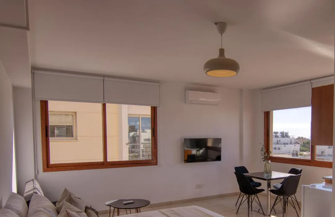 Phaedrus Living: City Flat Palas 104-1