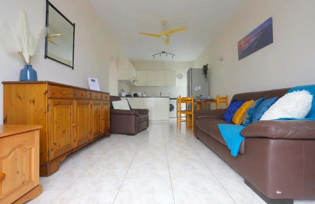 Stylish Holiday Apartment - Large Pool - Close To Beach-1