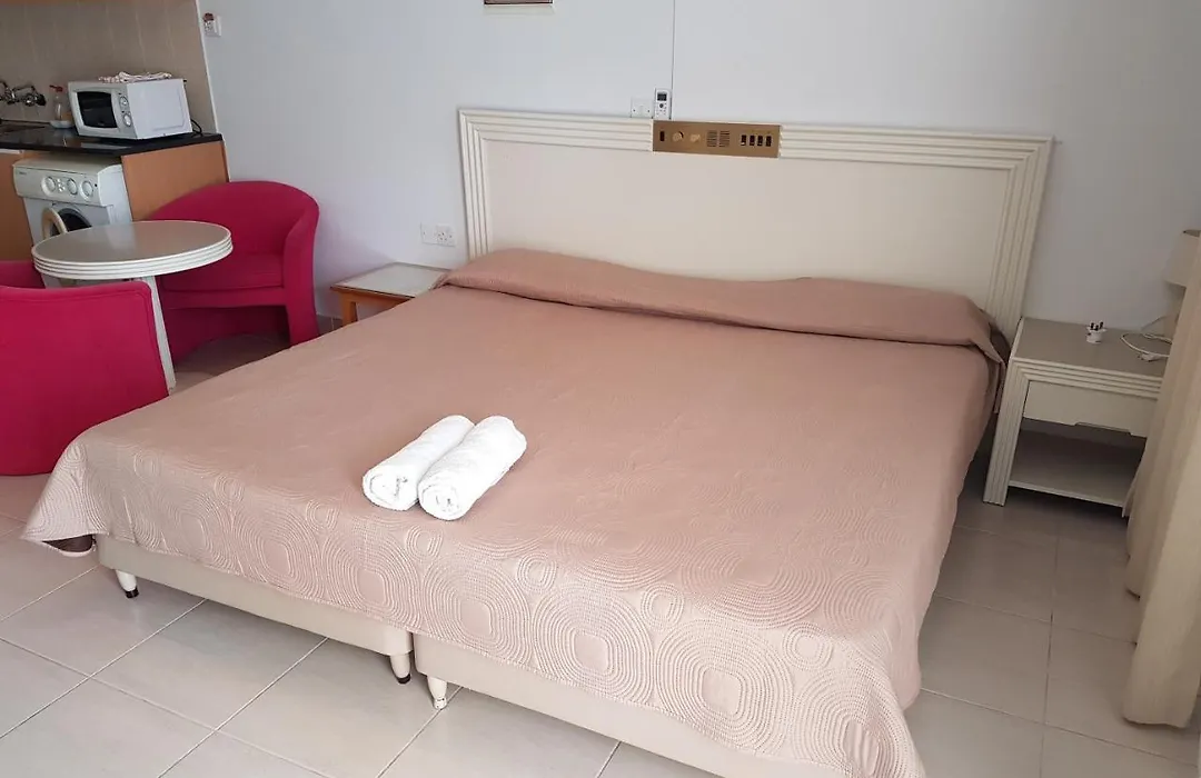Zoe'S Court-1