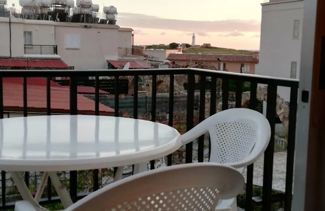 Renovated 2 Bedroom Apartment In Light House Beach-1