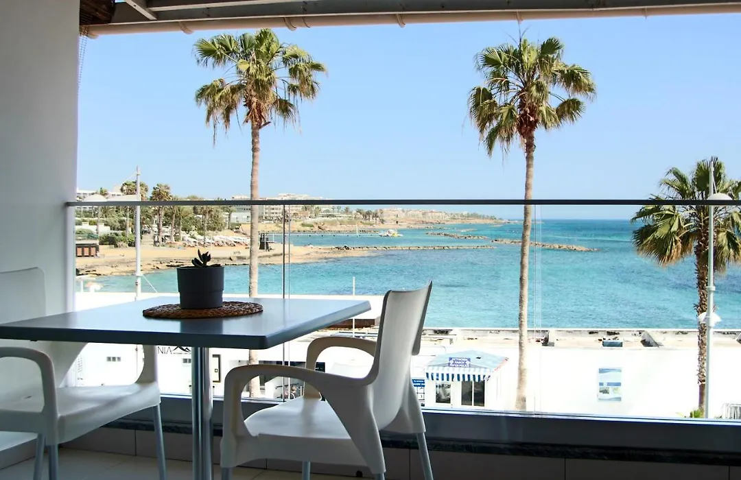 Phaedrus Living Seaview Luxury Flat Lighthouse 53-1