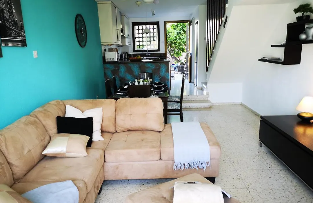 Tedy'S Townhouse-Margarita Gardens-1