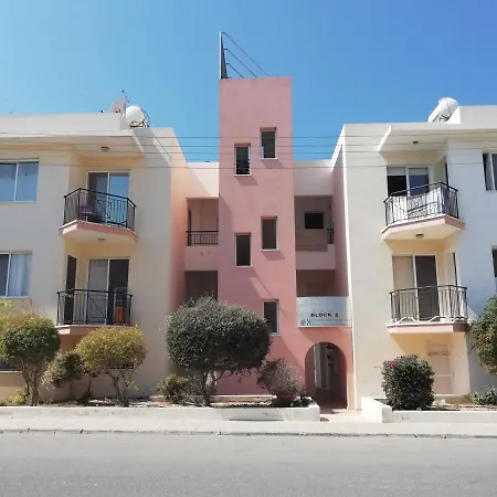 Athena And The Owl Beachside Apt-2