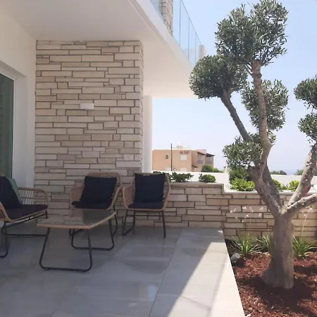 Melanos Fully Renovated Townhouse With Private Pool-3