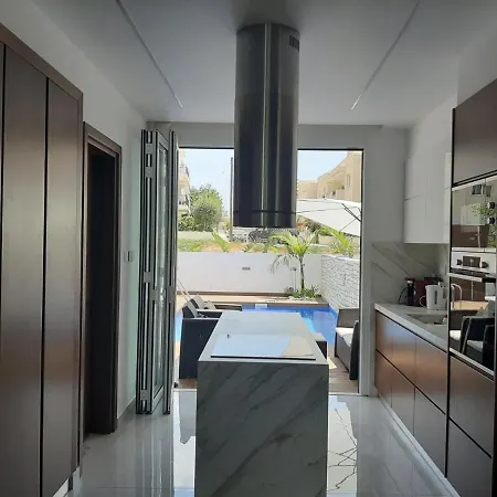 Melanos Fully Renovated Townhouse With Private Pool-2