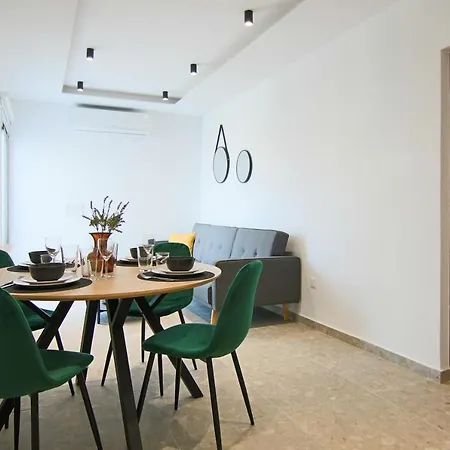 Phaedrus Living: Seaside Luxury Flat Lighthouse 69-2
