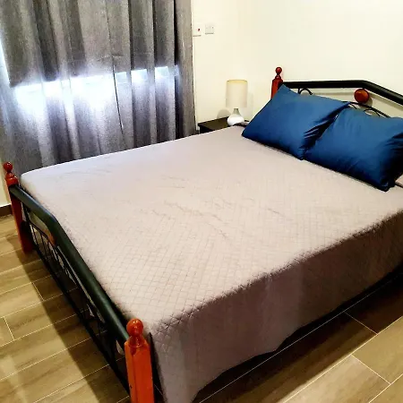 2 Bedroom Cozy Apartment Near Tourist Area, 200M From Sea-2