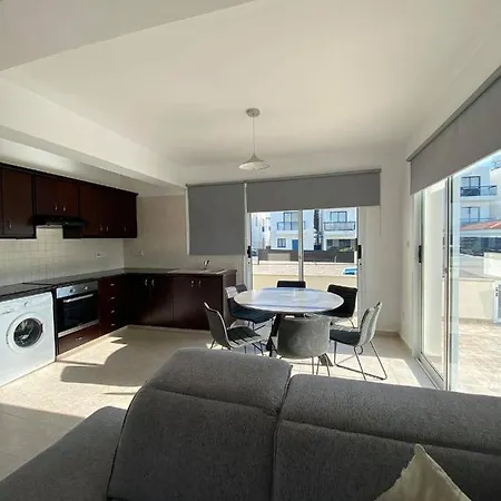 Cosy Apartment In Kato Paphos With Pool Access-3