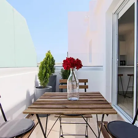 Phaedrus Living: Seaside Luxury Flat Lighthouse 62-3
