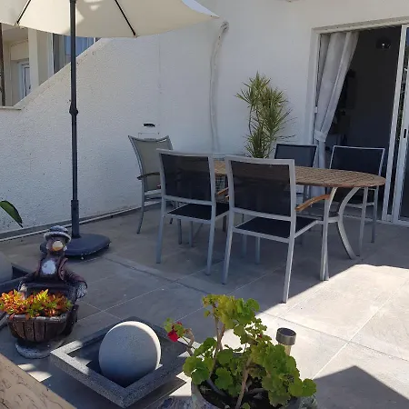 Peaceful Townhouse With Private Pool Near The Sea-2