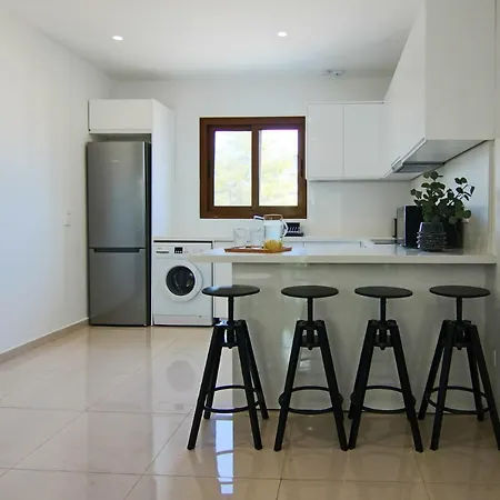Phaedrus Living: Seaside Flat Constantinos 113-3