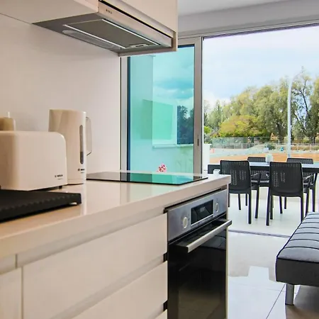 Phaedrus Living - Seaside Luxury Flat Harbour 103-2