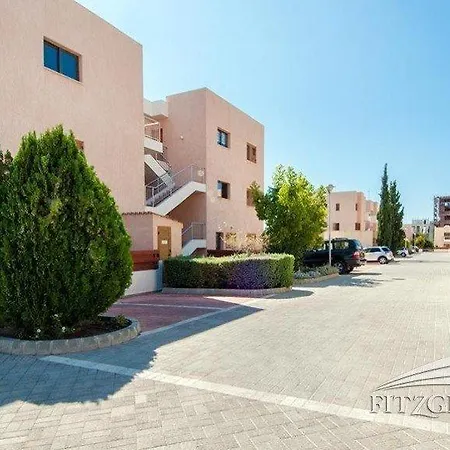 1 Bedroom Garden Flat, Sleeps 4-2