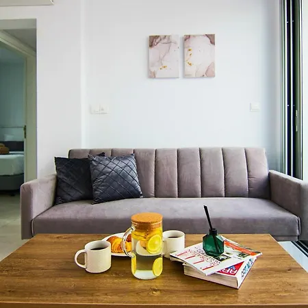 Phaedrus Living - Seaside Executive Flat Harbour 204-2