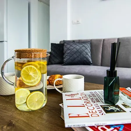Phaedrus Living - Seaside Executive Flat Harbour 202-2