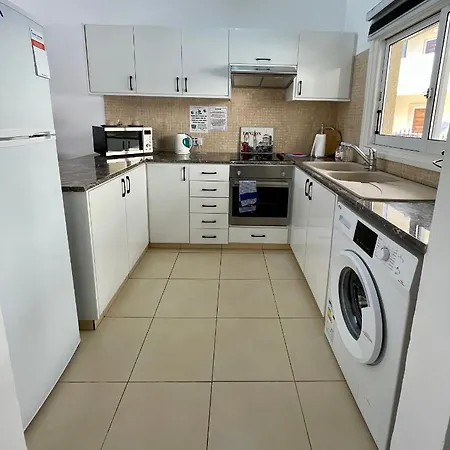 109 Queens Gardens, Paphos-3