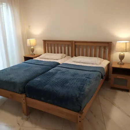 Regina Garden Renovated & Lovely Apartment, Paphos-3