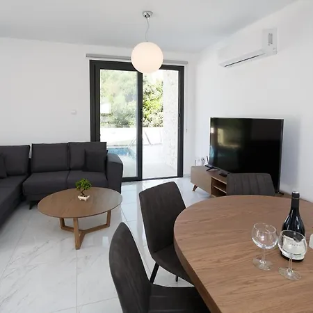 Cosy Paphos Villa - By Imh Travel & Tours-2