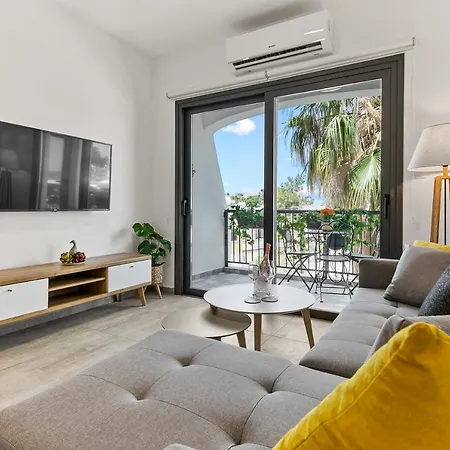Dreamy 2 Bed Apartment By The Sea-3