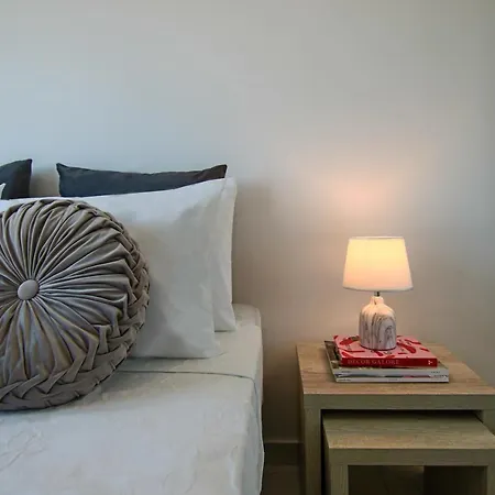 Phaedrus Living: Seaside Luxury Flat Lighthouse 66-2