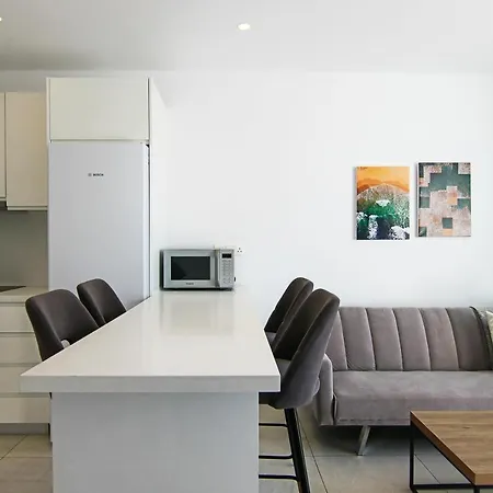 Phaedrus Living - Seaside Executive Flat Harbour 203-3