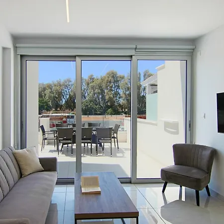 Phaedrus Living-2