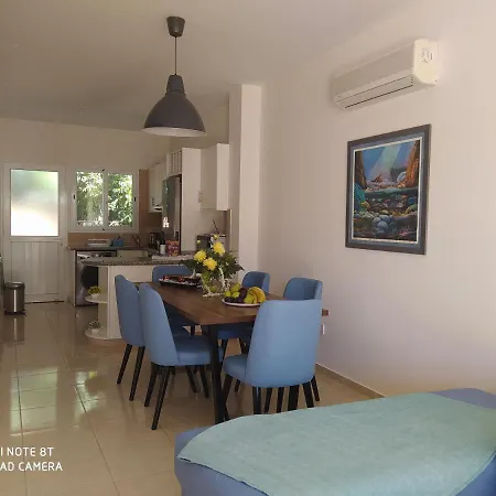 Cheerful 2-Bedroom Townhouse With Pool - Attheodora'S-2