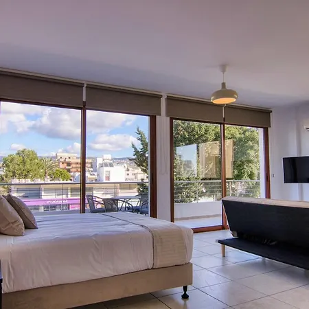 Phaedrus Living: City Flat Palas 103-2