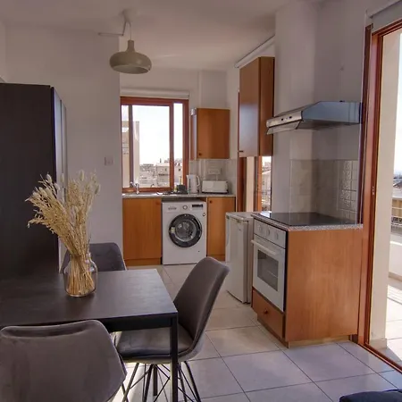 Phaedrus Living: City Flat Palas 101-3